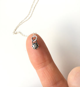 Tiny flower necklace